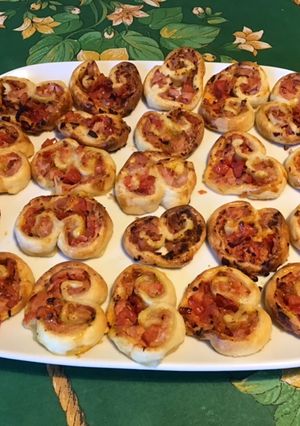 Une photo de Feuilletés coeurs jambon, tomates,moutarde aux épices espagnoles