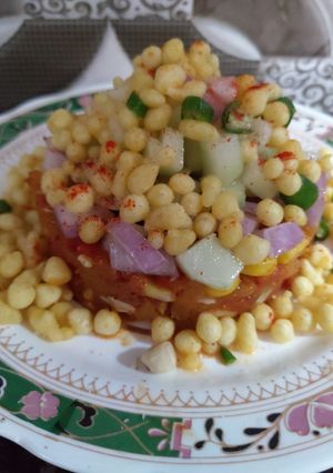 A picture of Crunchy boondi salad.