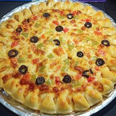 A picture of Spicy Chicken Chunks Pizza 🍕🍕.