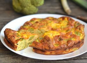 Tészta nélküli brokkolis quiche recept fotója