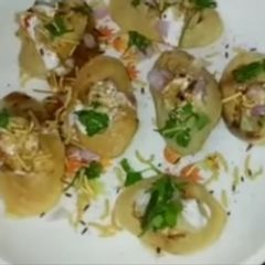 A picture of Dahi papdi chaat.