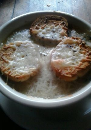 Una foto de Sopa de cebolla Larense