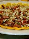 Ensalada de chorizo y almendras.