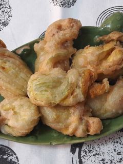 O poză a rețetei Flori de dovlecei in tempura.