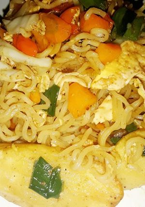 A picture of Stir fried indomie with veggies,potatoes and scrambled eggs.