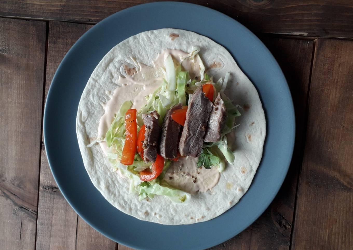 Spicy Pork wraps & shiracha mayo / Kryddig fläskkarré med paprika, spetskål och sriracha