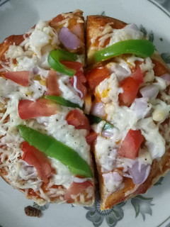 मिनी पिज़्ज़ा (Mini Pizza recipe in Hindi) रेसिपी मुख्य फोटो