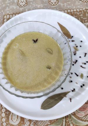 पांढरा रस्सा (pandhra rassa recipe in marathi) रेसिपी चे मुख्य फोटो 