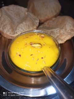 आंब्याचा रस पुरी (ambyacha ras puri recipe in marathi) रेसिपी चे मुख्य फोटो