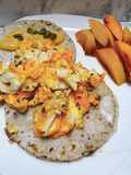 Desayuno fácil: Huevos estrellados 🍳 con arepa asada y queso de almendra