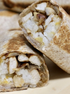 Una foto de Burritos de pollo, arroz y queso