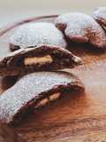 Biscotti di frolla al cocco e cacao con cuore morbido