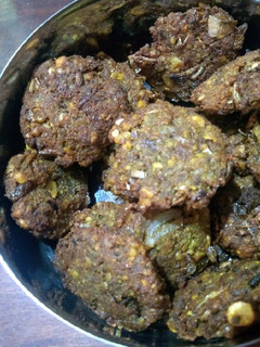 மொறு மொறு வாழைப்பூ வடை (Vaazhaipoo vadai recipe in tamil) செய்முறை முக்கிய புகைப்படம்