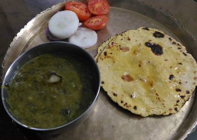 Sarso ka saag and makki Di roti