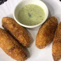 A picture of Mini bread chicken rolls.