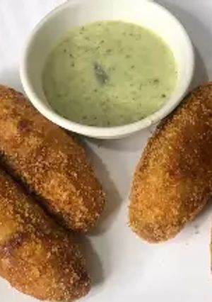 A picture of Mini bread chicken rolls.