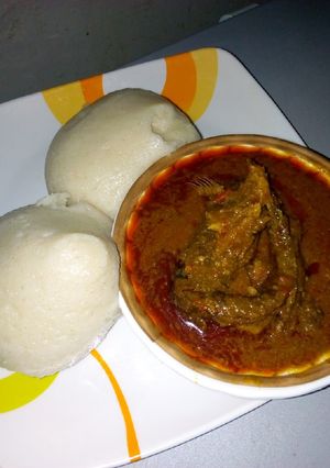 A picture of Tuwon semovita da miyan bushashshen kubewa.