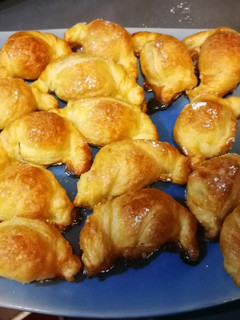 Una foto de Croissants rellenos de chocolate blanco