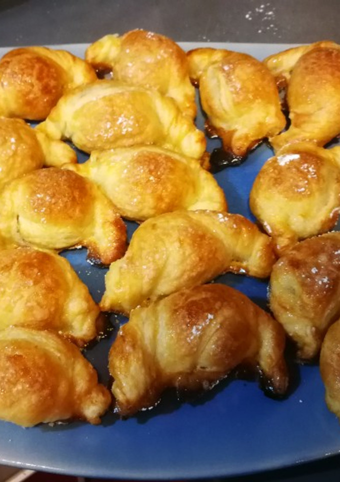 Una foto de Croissants rellenos de chocolate blanco