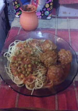 Una foto de Spaghetti con albóndigas en tuco
