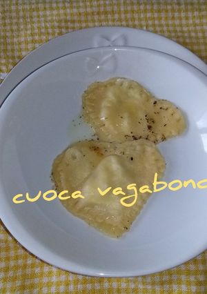 Foto di Cuori di Sfoglia con Ricotta saltati con Burro Salvia e Parmigiano
