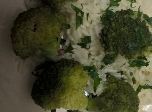 Una foto de Arroz Salteado con Bróccoli al Vapor