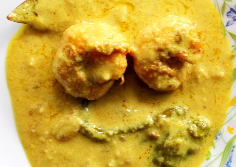 How to Make Recipe of Prawns in Coconut Gravy / Chingri Malai Curry