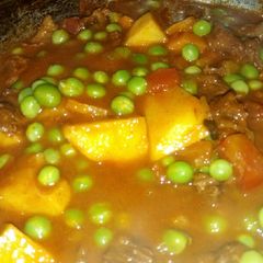 A picture of Green peas beef curry.