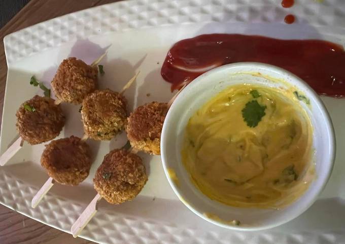 Chicken poppers with honey mustard sauce Recipe by Sarvat Hanif - Cookpad