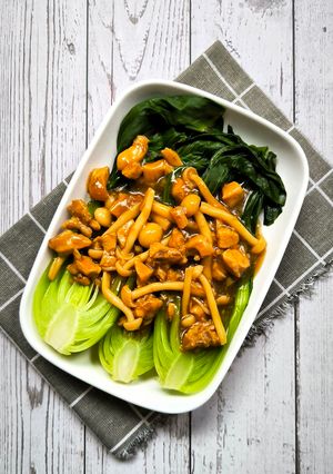 Foto resep Pakcoy Siram Saus Ayam Jamur