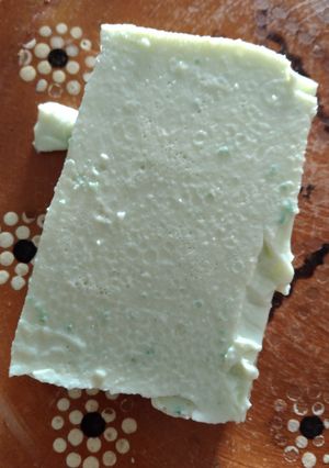 Una foto de Gelatina de crema de pistacho 🍮🍾