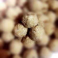 A picture of Til mawa ke ladoo.