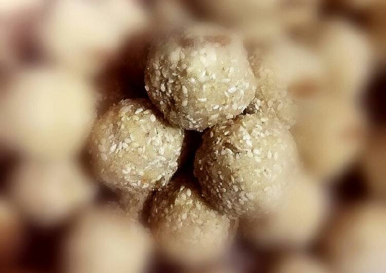 Til mawa ke ladoo