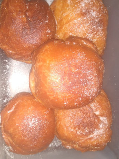 Una foto de Bolas de fraile con dulce de leche