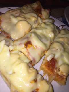 Una foto de Pizza de Harina Integral con Muzzarella, Huevo Duro y Panceta 😋