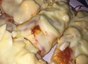 Una foto de Pizza de Harina Integral con Muzzarella, Huevo Duro y Panceta 😋