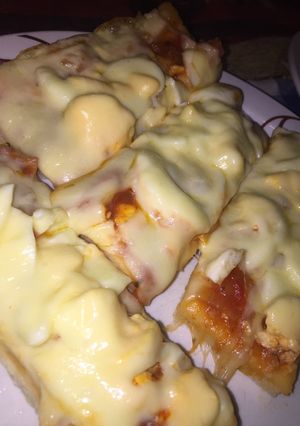 Una foto de Pizza de Harina Integral con Muzzarella, Huevo Duro y Panceta 😋