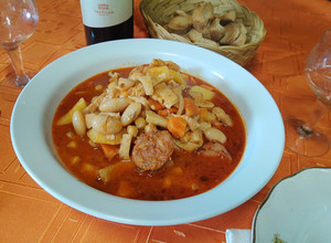 Una foto de Guiso de mondongo con chorizo colorado
