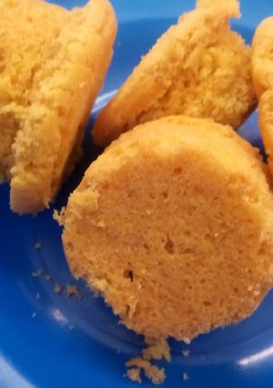 A picture of Spongy passion cupcakes.