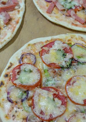 A picture of HOMEMADE PIZZA in 30mins.