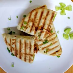 A picture of Shawarma bread sandwich.