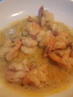 Una foto de Camarones al ajillo