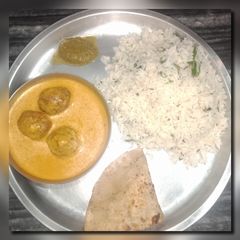 A picture of Malai kofta (healthy version) with Jeera rice.
