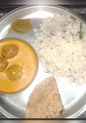 A picture of Malai kofta (healthy version) with Jeera rice.