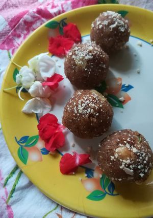 A picture of Instant rawa ladoo.