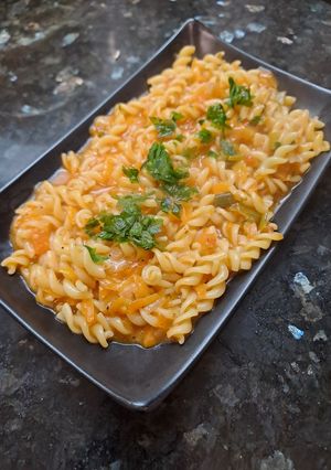 صورة لوصفة مكارونة سهلة ولذيذة 😋