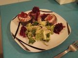 Rollos de lubina con jamón serrano y cebolla caramelizada