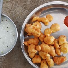 A picture of Paneer pakode with spicy MaTtHa.