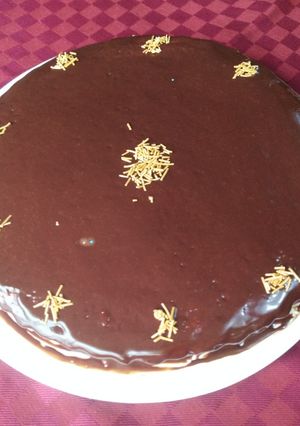 Une photo de Cake au lait et au glaçage au chocolat
