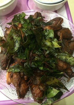 Hình của món Chim cút quay.